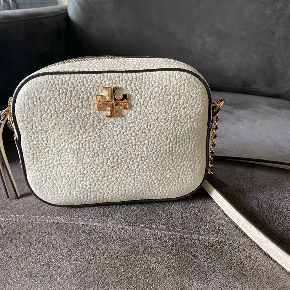*SOLD* Like new Tory Burch camera bag